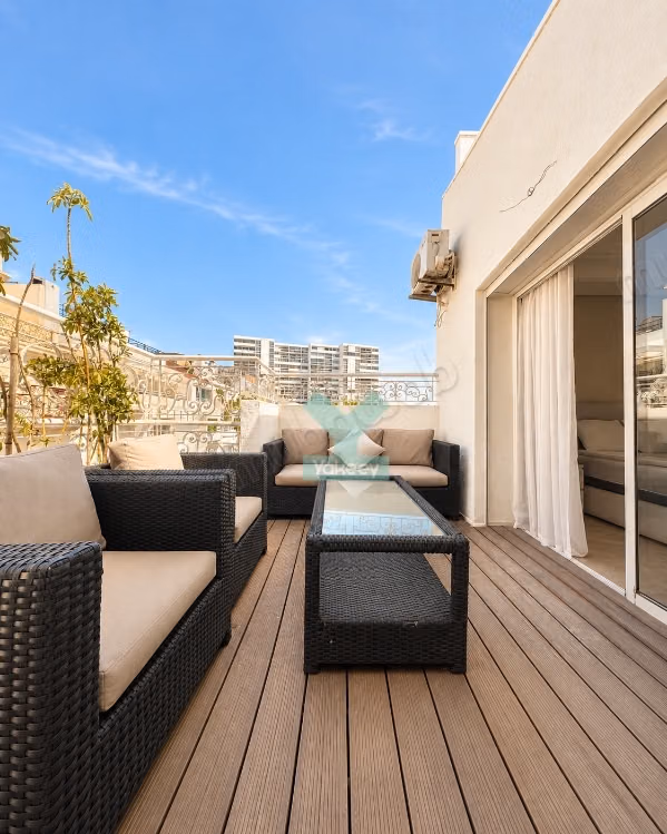 Superbe appartement meublé étage élevé