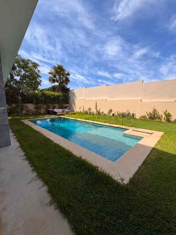 Bel villa meublé à louer à EL MENZEH