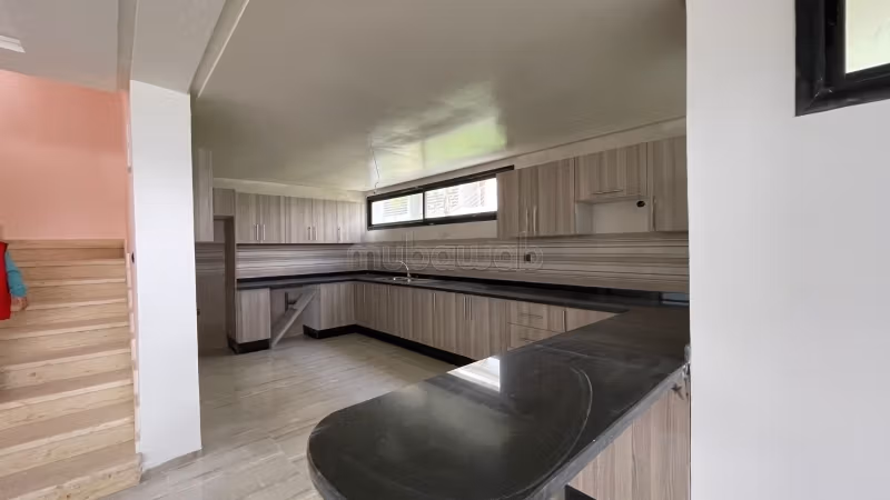 Affitta un Triplex a Harhoura. 5 stanze. Piscina, aria condizionata