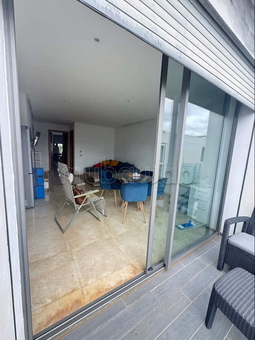 Très bel appartement en location à Souissi.
1 belle chambre.
Bien meublé — 2