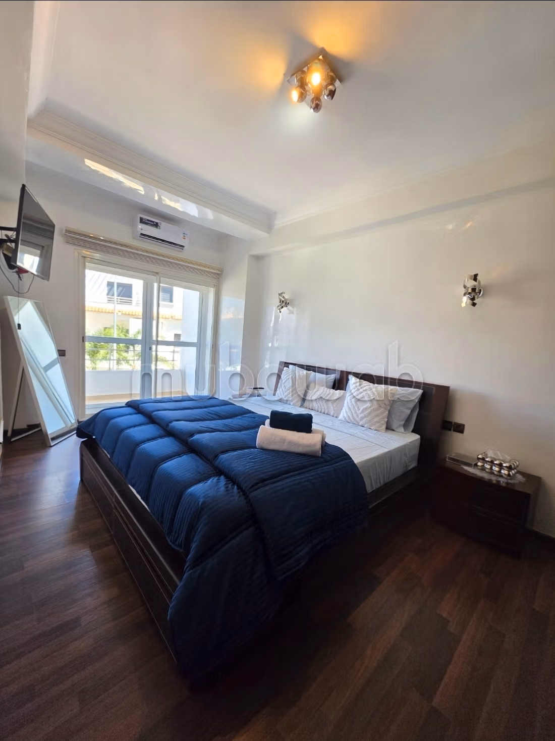 Appartement de vacances à louer à Tanja Balia. 
Surface totale 140 m². 
Système de parabole et salon marocain