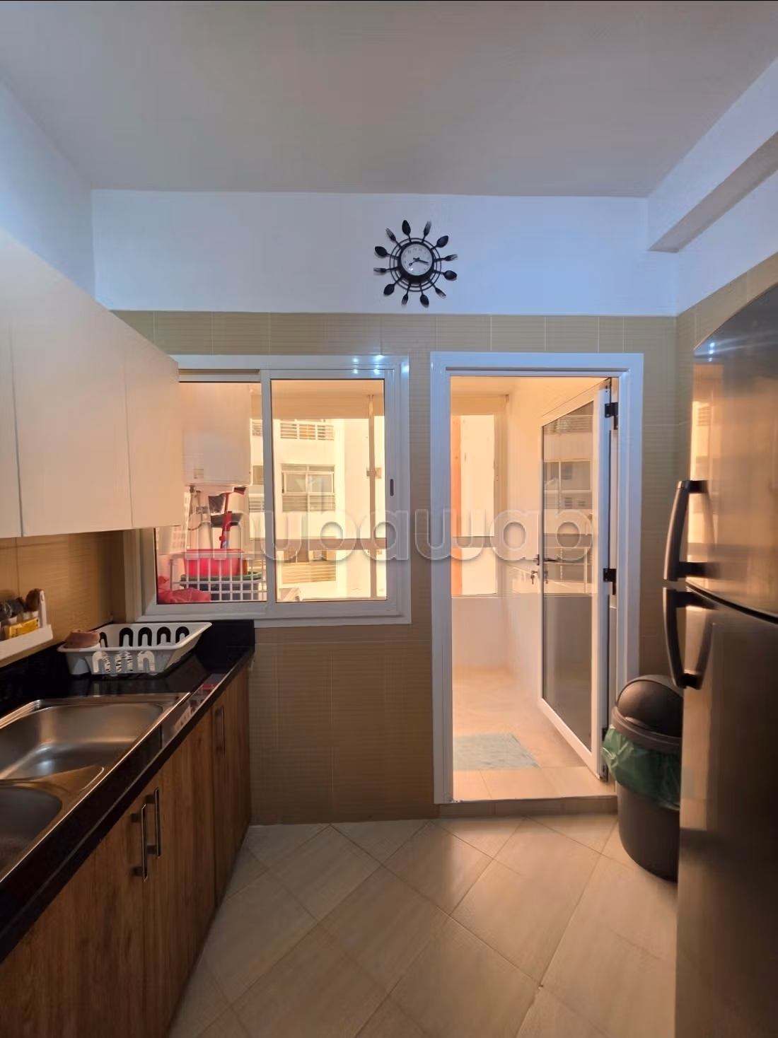Appartement de vacances à louer à Tanja Balia. 
Surface totale 140 m². 
Système de parabole et salon marocain