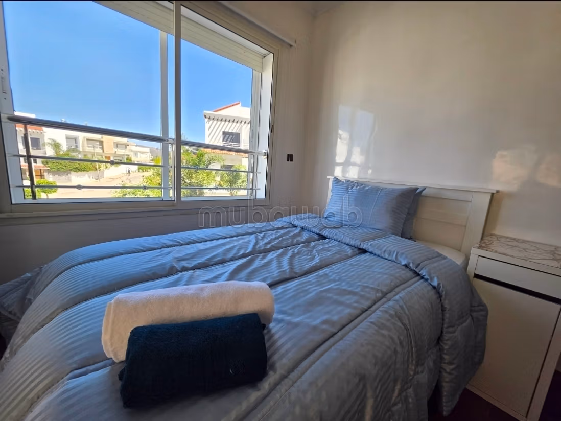 Appartement de vacances à louer à Tanja Balia. 
Surface totale 140 m². 
Système de parabole et salon marocain