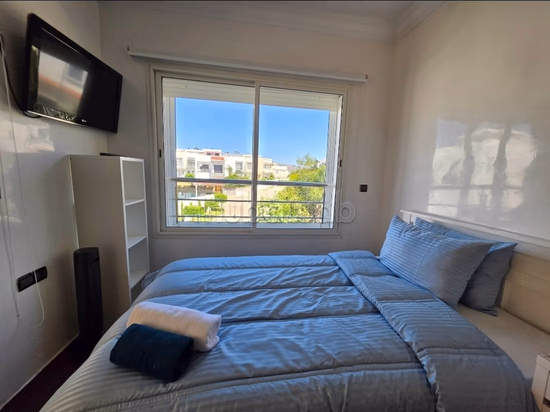 Appartement de vacances à louer à Tanja Balia. 
Surface totale 140 m². 
Système de parabole et salon marocain