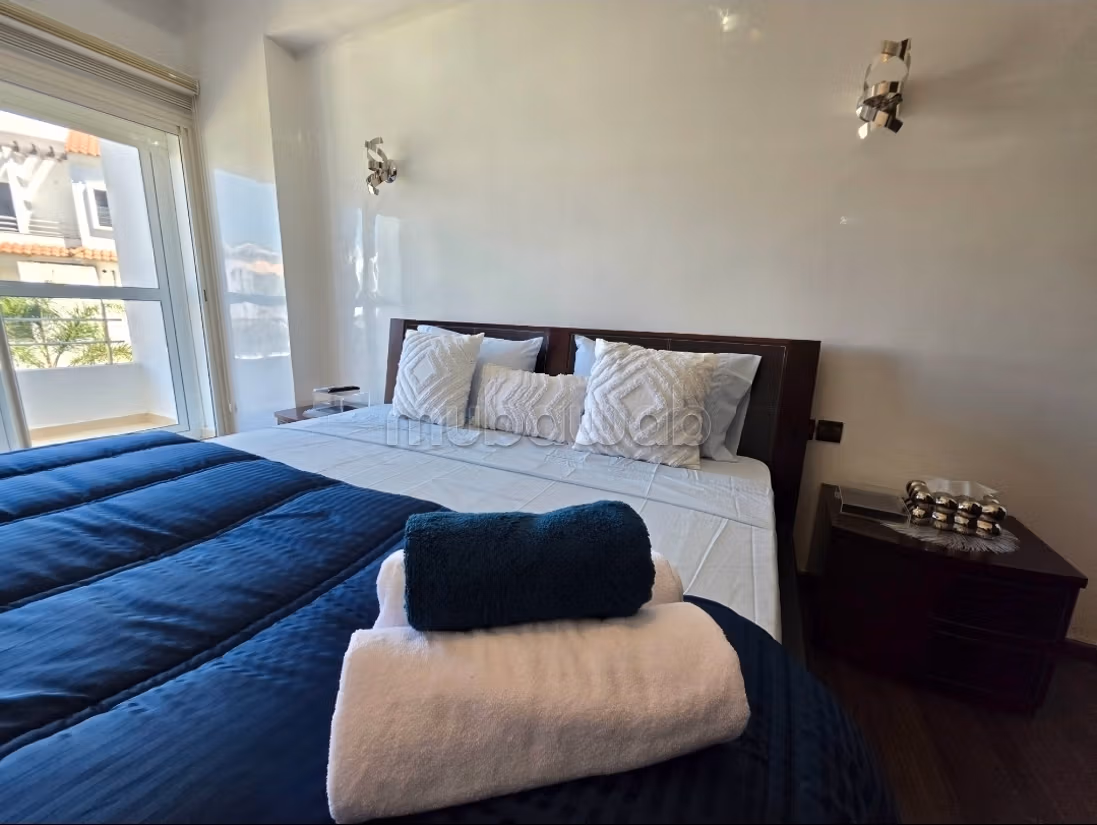 Appartement de vacances à louer à Tanja Balia. 
Surface totale 140 m². 
Système de parabole et salon marocain
