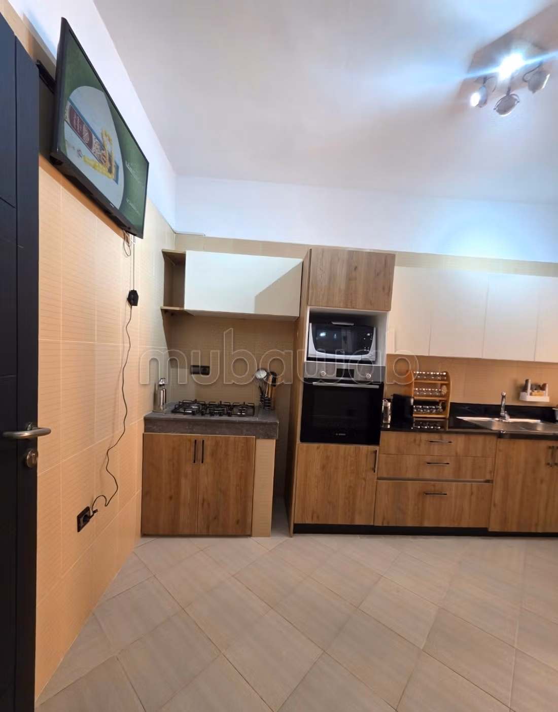 Appartement de vacances à louer à Tanja Balia. 
Surface totale 140 m². 
Système de parabole et salon marocain