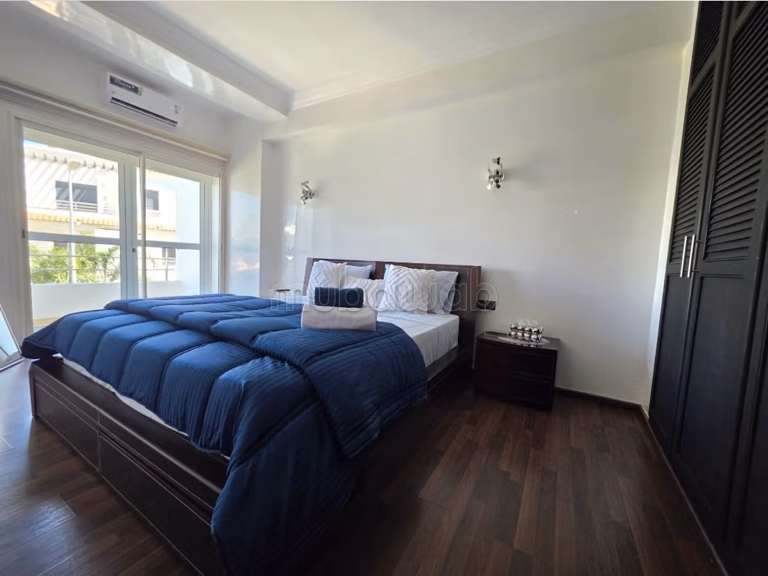 Appartement de vacances à louer à Tanja Balia. 
Surface totale 140 m². 
Système de parabole et salon marocain