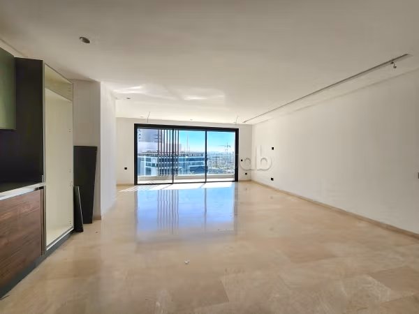 Apartment for rent in Casablanca Finance City. 3 rooms. Security door and central heating