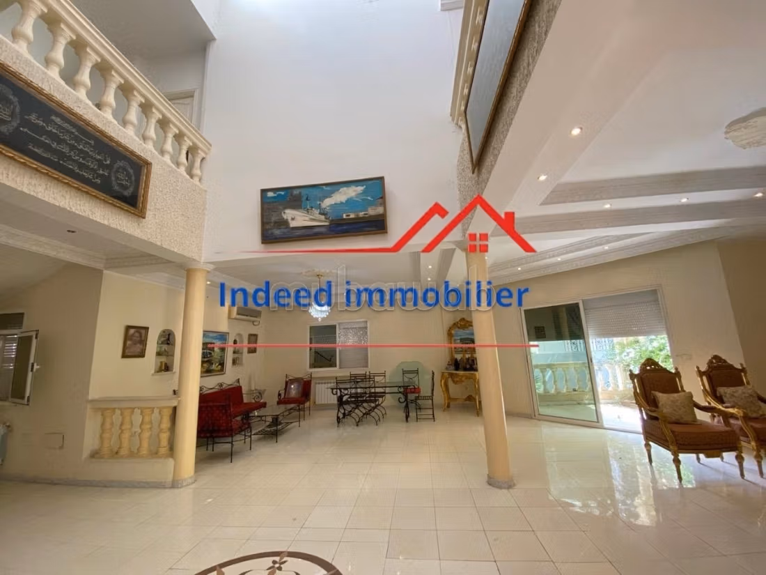 A vendre – villa de prestige à la soukra