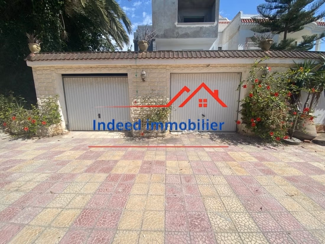 A vendre – villa de prestige à la soukra