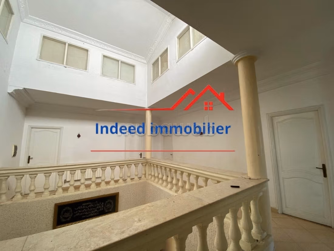 A vendre – villa de prestige à la soukra