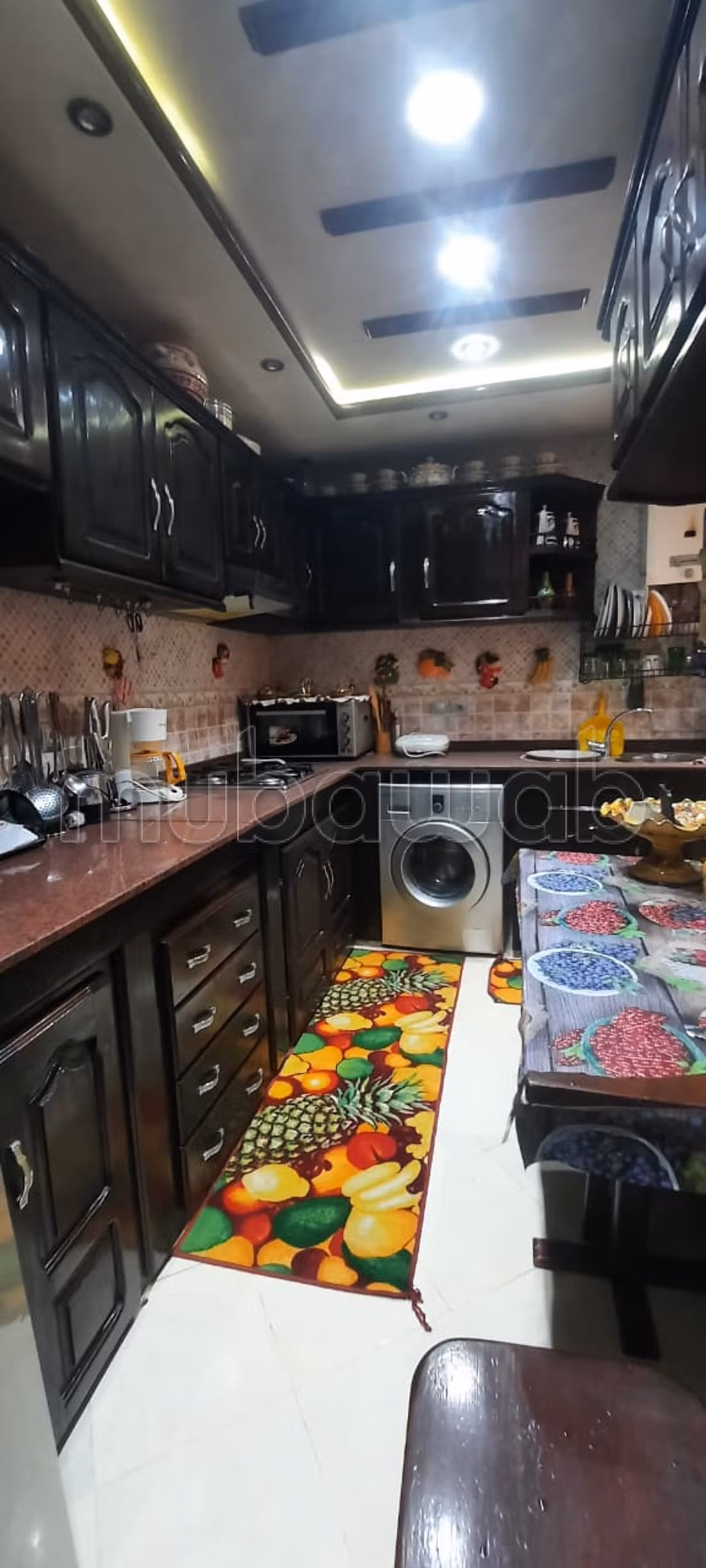 Appartement te koop in de stad. 1 goede kamer. Gemeubileerd
