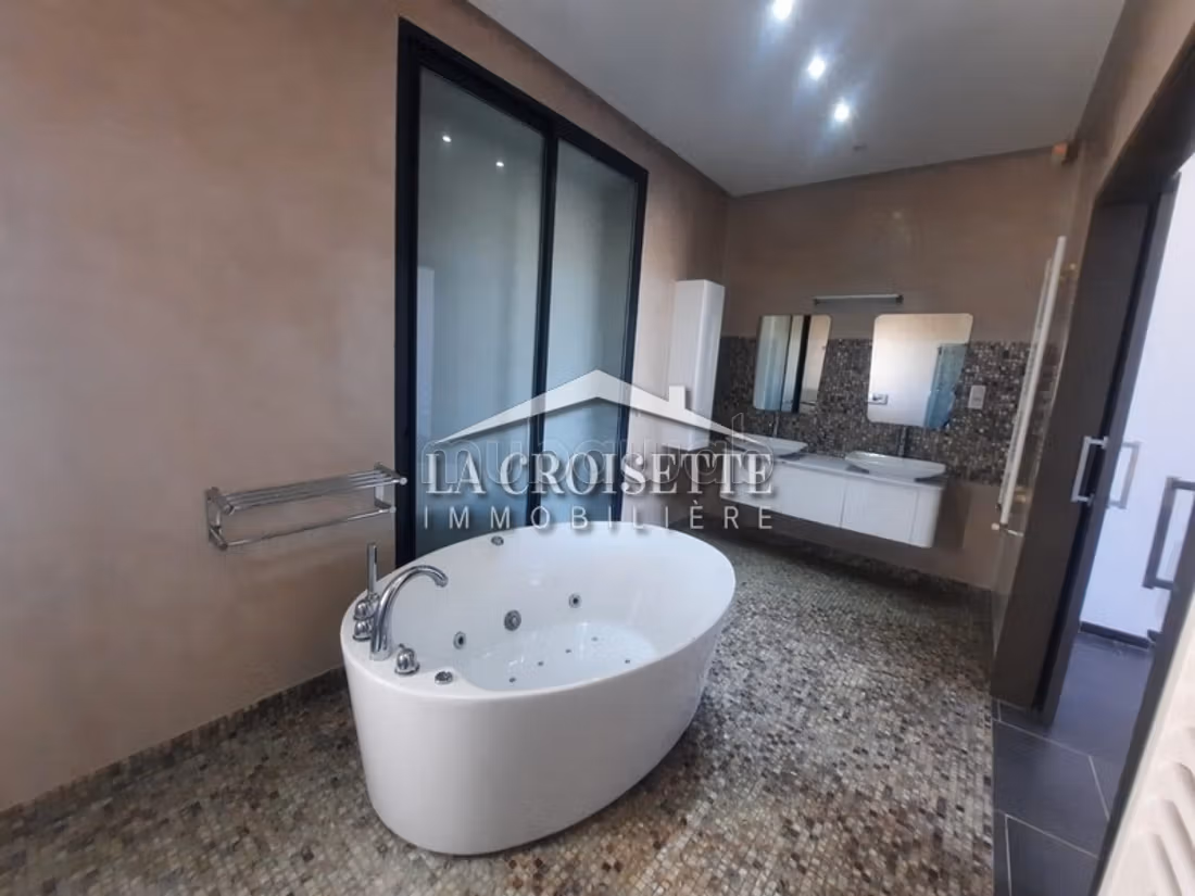 Villa S4 con piscina a Marsa