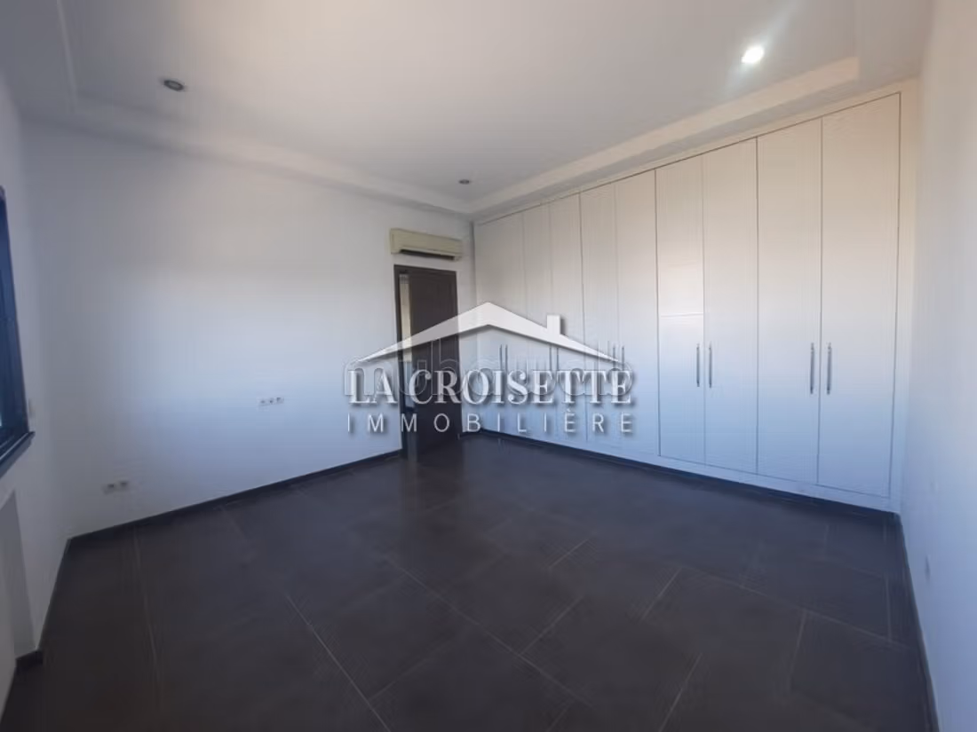 Villa S4 con piscina a Marsa