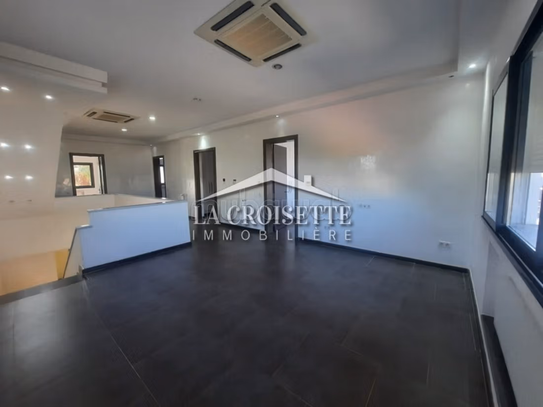 Villa S4 con piscina a Marsa