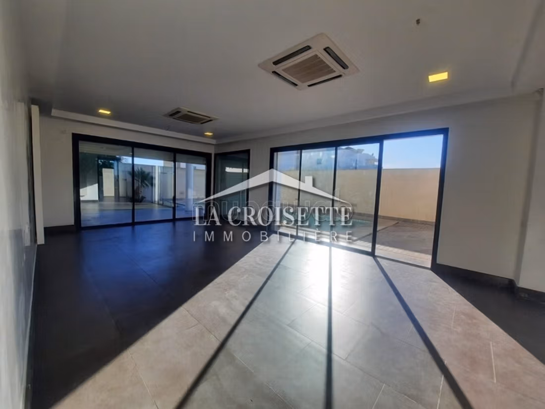 Villa S4 con piscina a Marsa