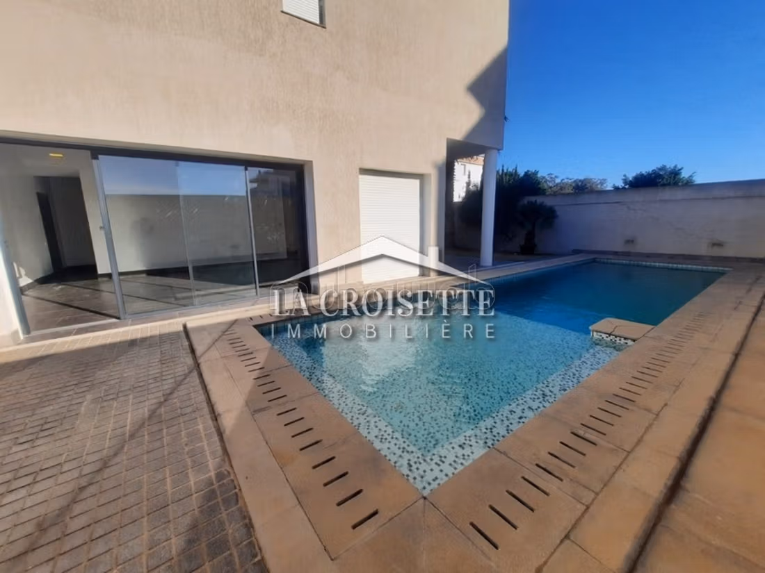 Villa S4 con piscina a Marsa