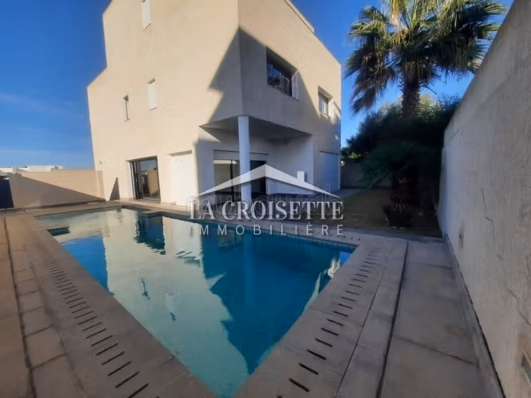 Villa S4 con piscina a Marsa