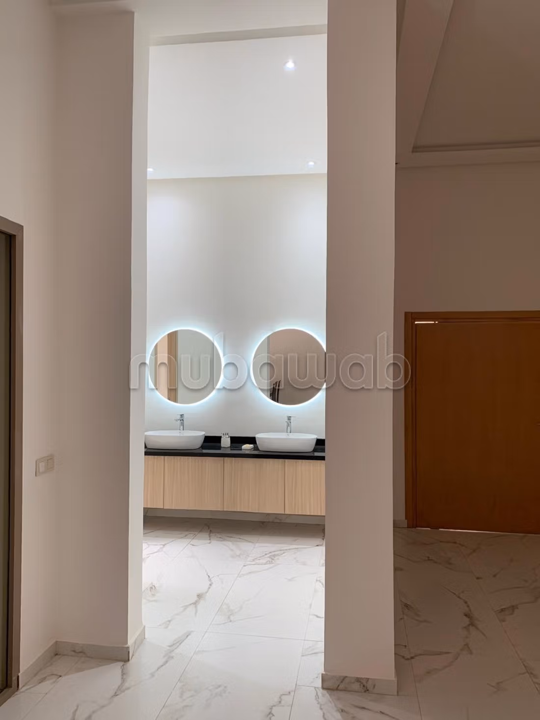 Contemporary luxe villa te huur