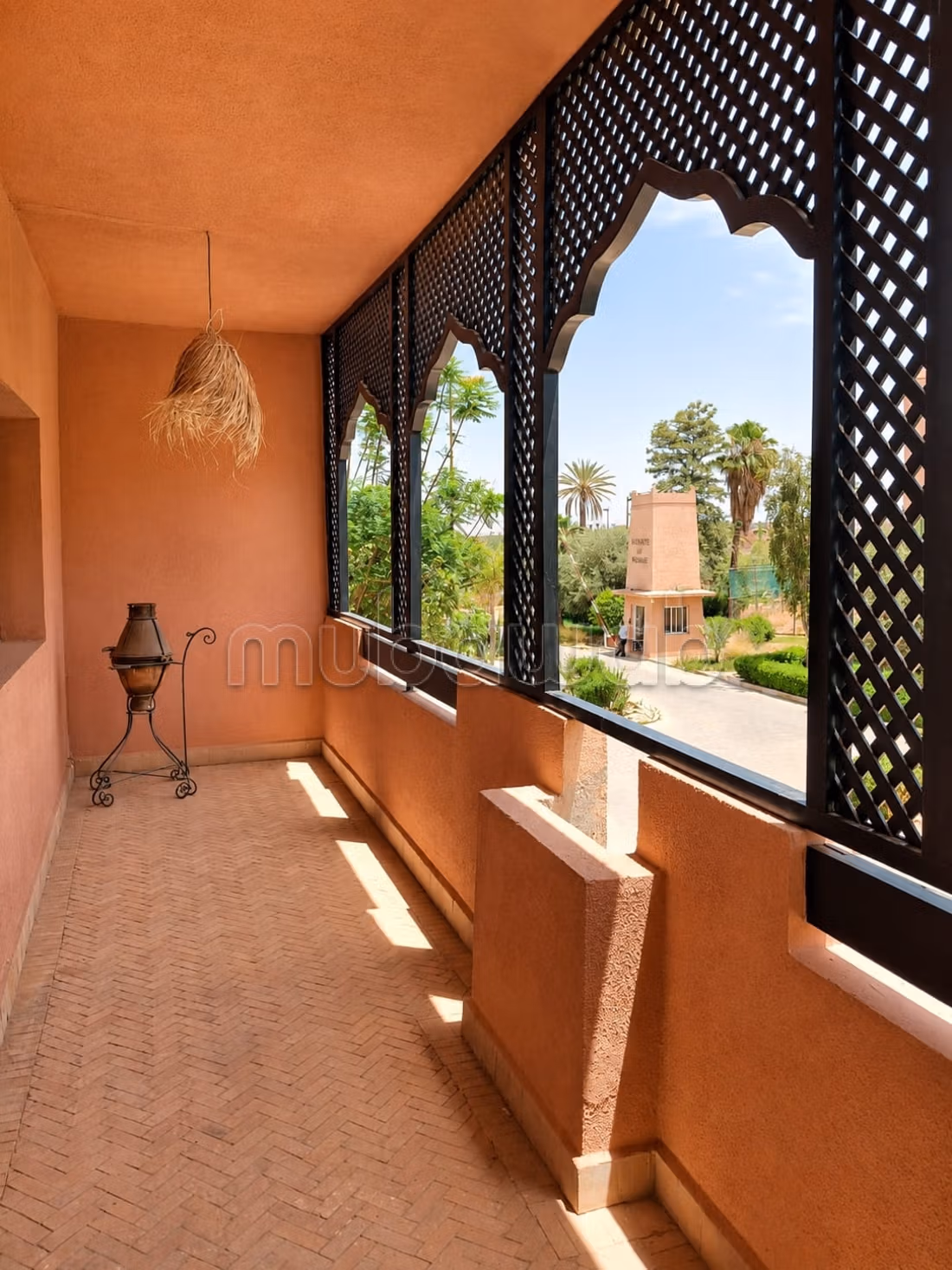 Appartamento con 2 camere e grande terrazza