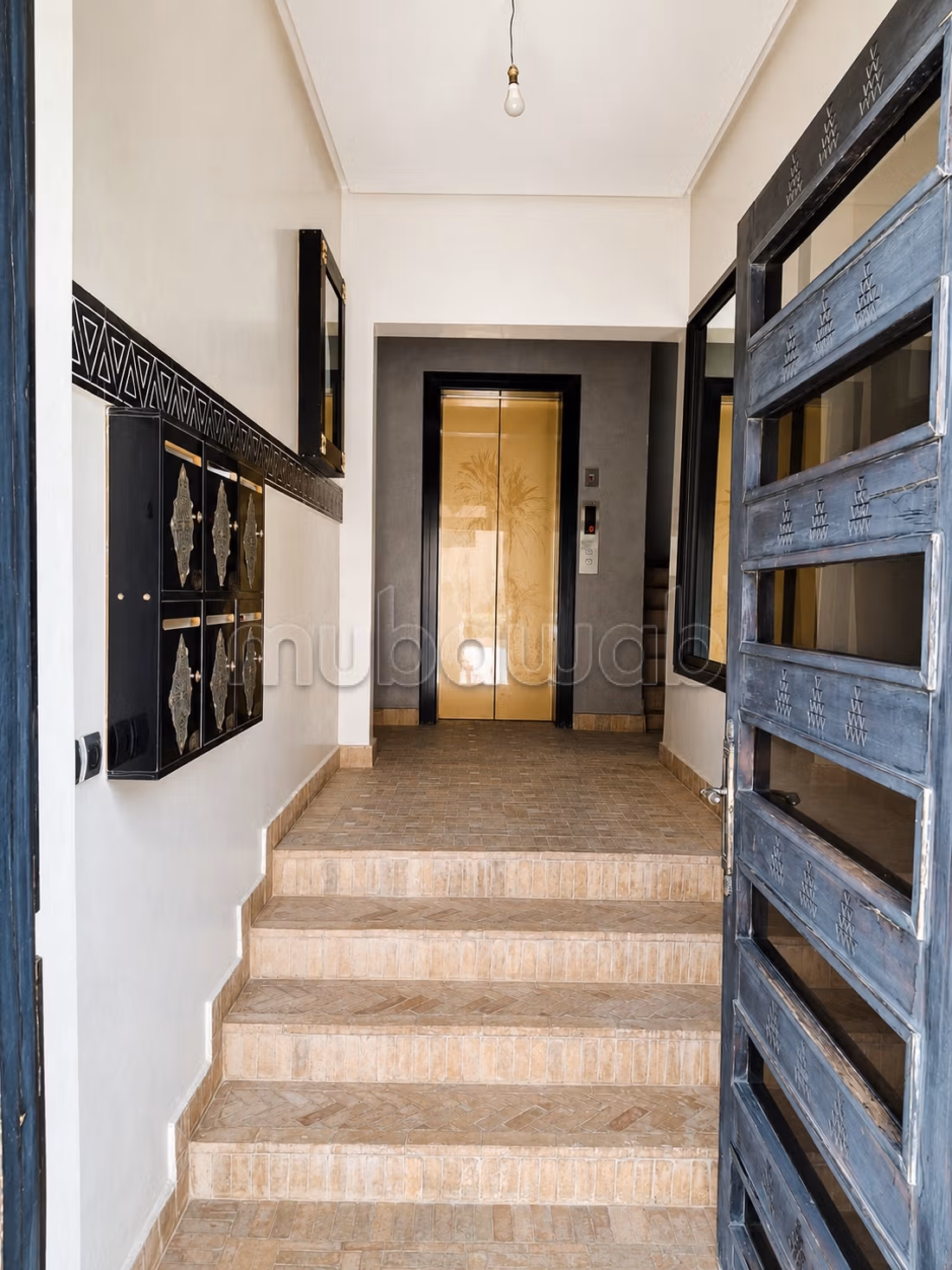 Appartamento con 2 camere e grande terrazza