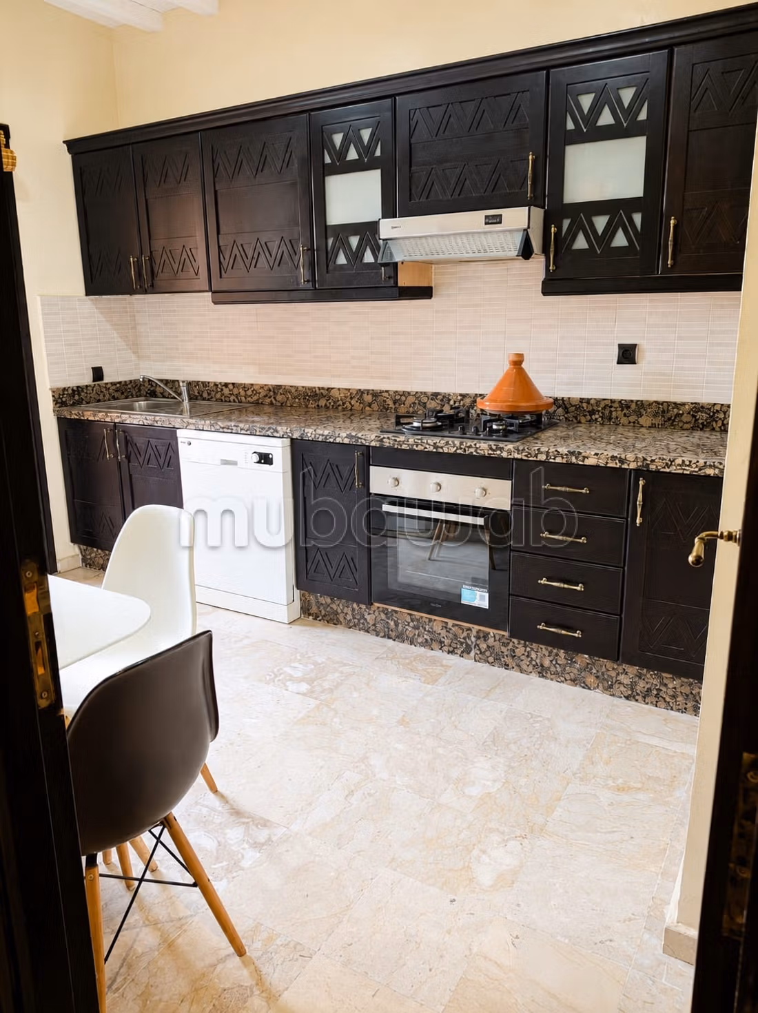 Appartamento con 2 camere e grande terrazza