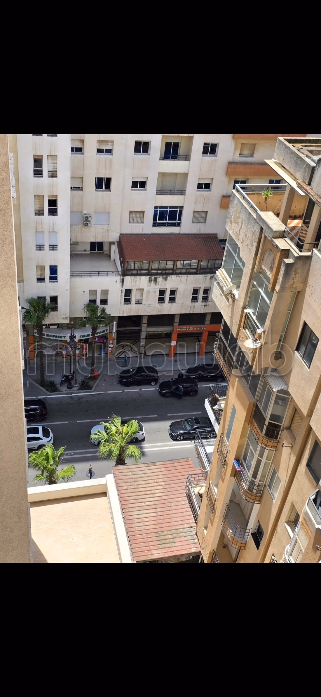 Location saisonnière à De La Plage.
Superficie 76 m².
Ascenseur et garage