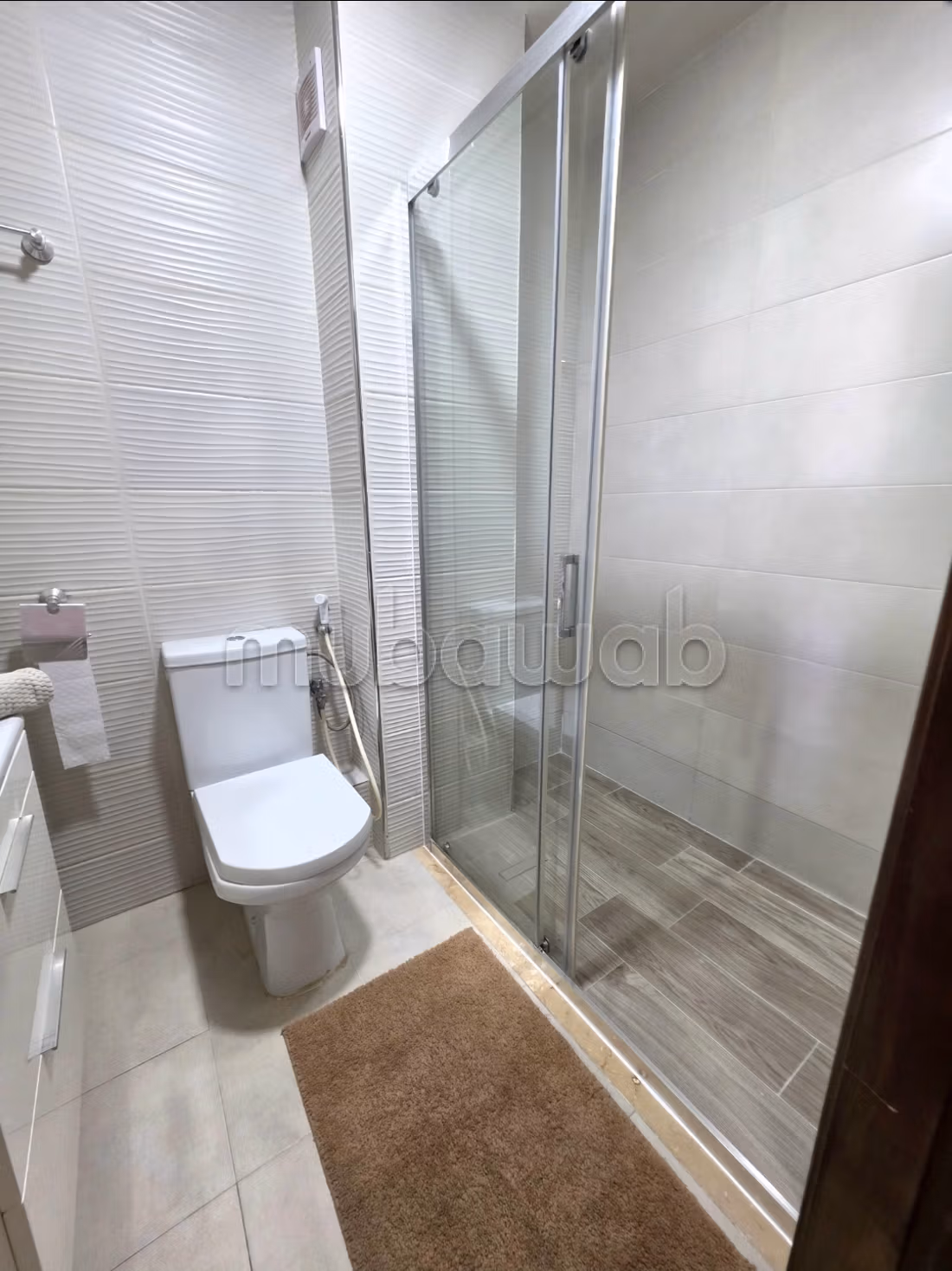Location saisonnière à De La Plage.
Superficie 76 m².
Ascenseur et garage