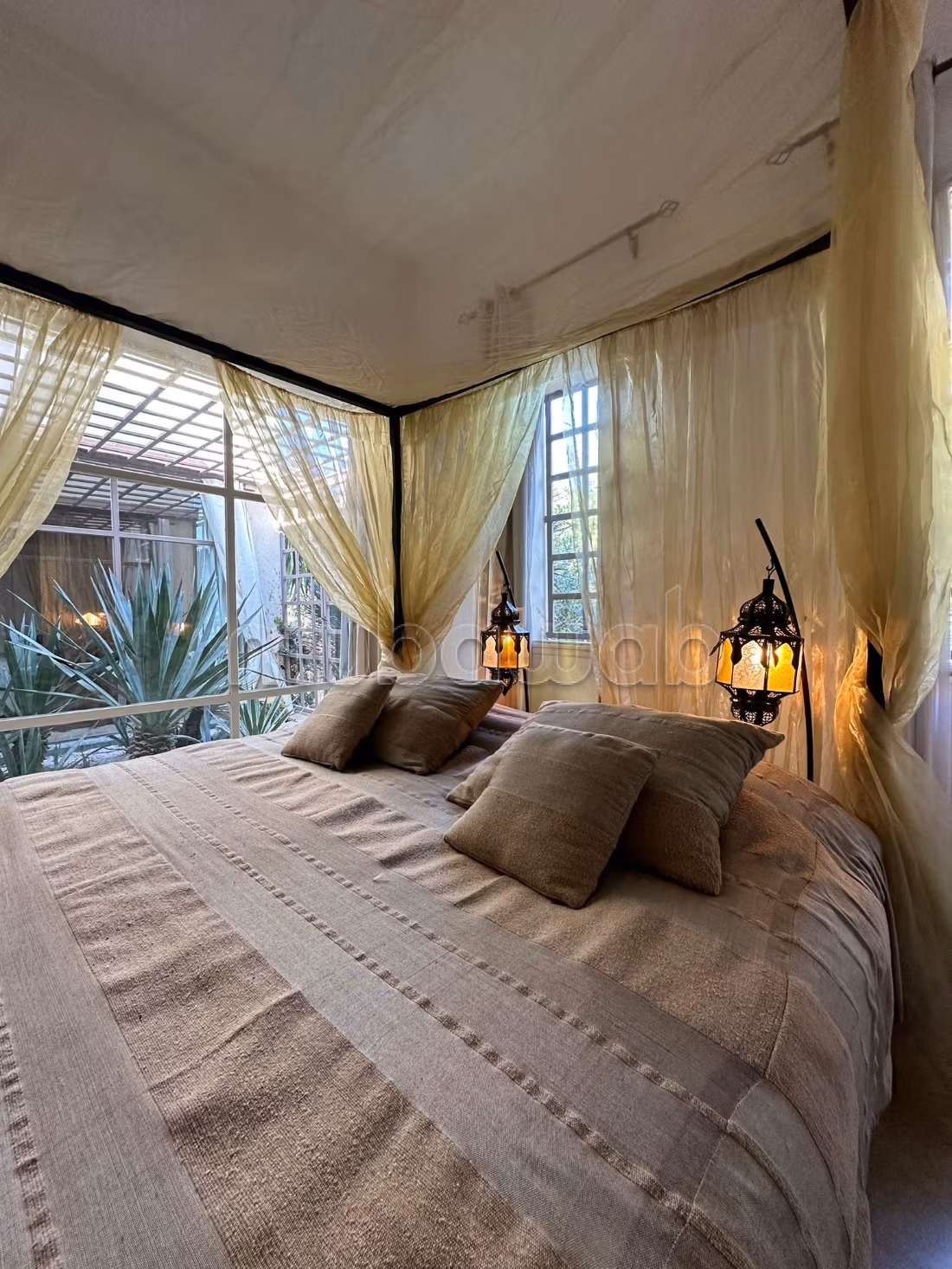 Villa's en luxe woningen kopen in Route de Fez. 5 Kamers. Gemeubileerd