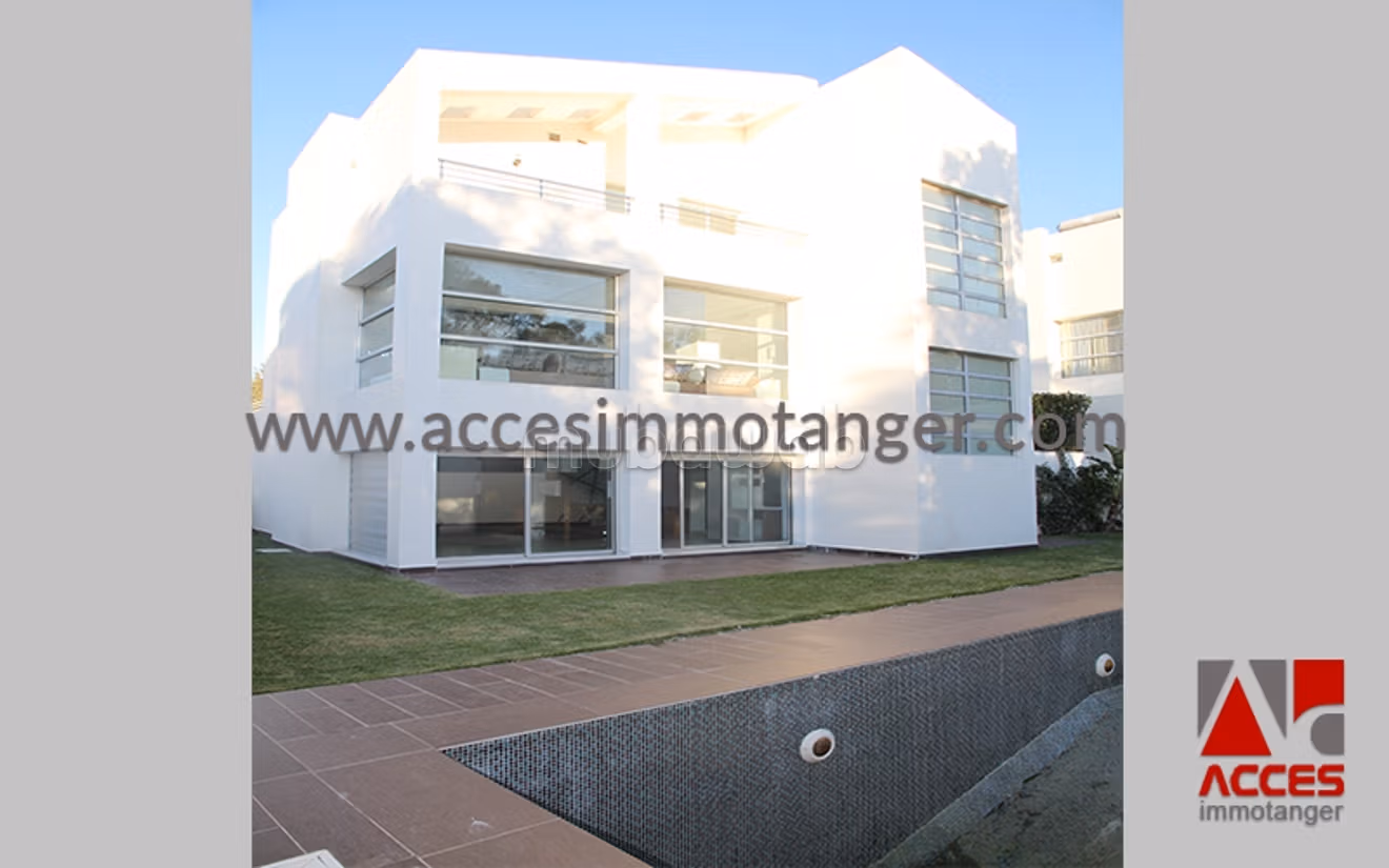 Spacious villa with pool