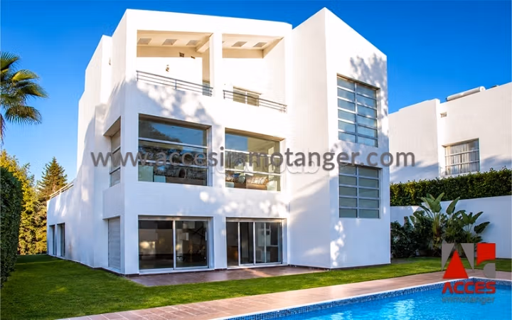 Spacieuse villa avec piscine