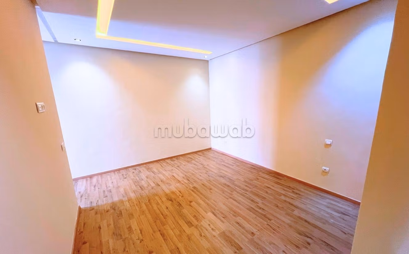 Jolie Appartement neuf à louer vide a semlalia — 4