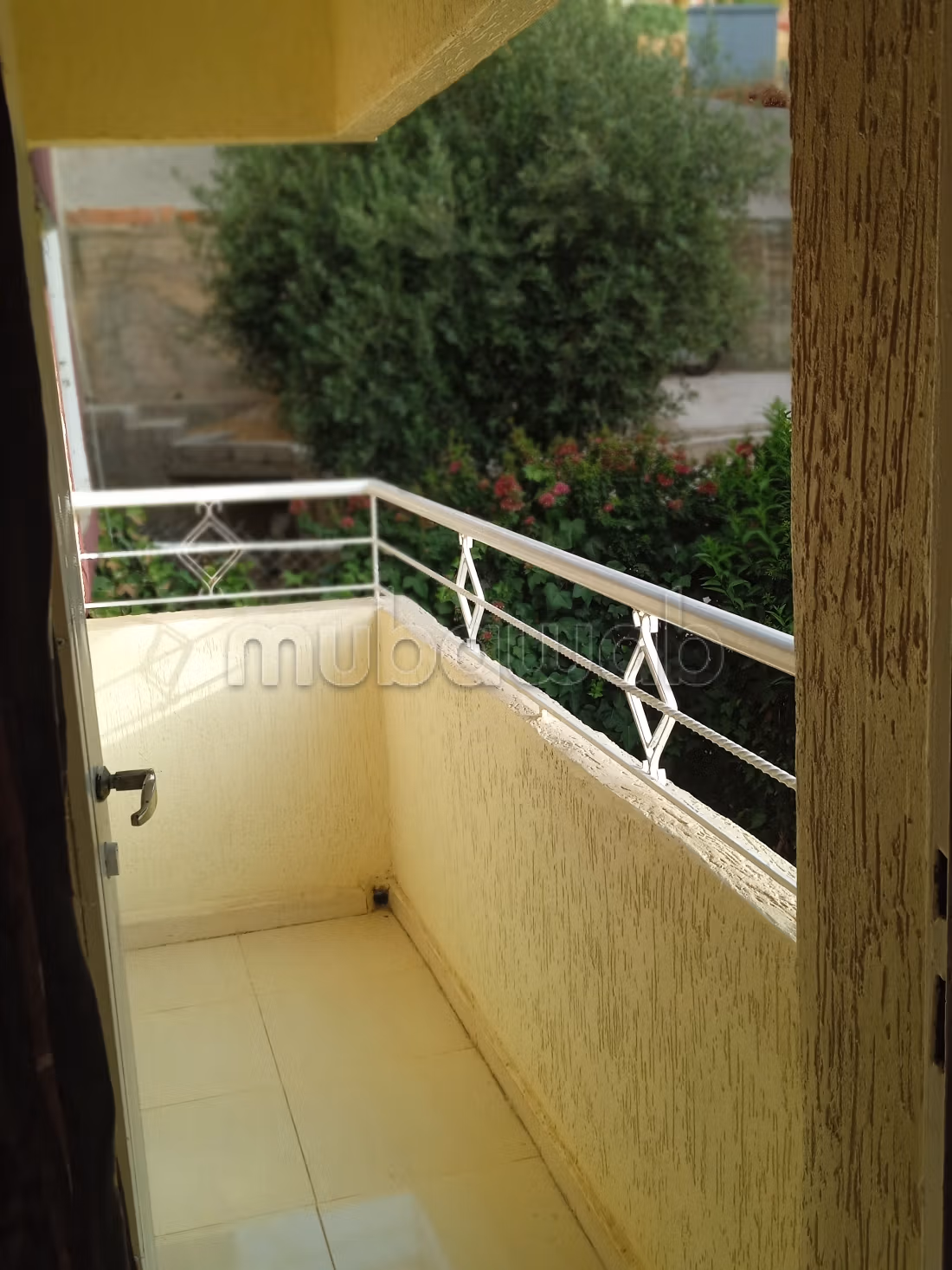 Bell'appartamento in affitto a Moulay Yacoub. Superficie totale 100 m². Arredato