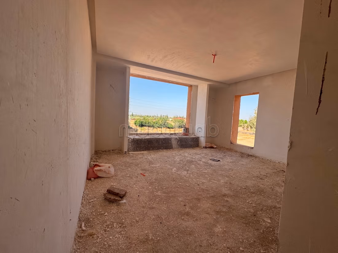 Semi-afgebouwde moderne villa aan de Route de Ouazazate