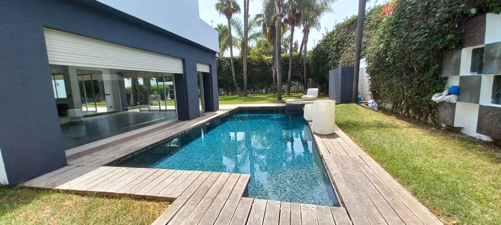À louer – Superbe villa à Anfa, avec piscine et à 5 minutes à pied de la Corniche de Casablanca 5 chambres