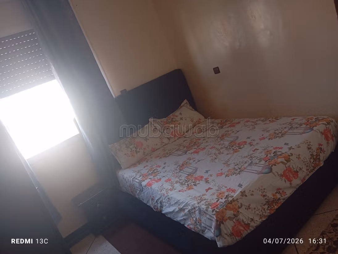 Appartement en location à Cité Adrar. 
2 grandes pièces. 
Bien meublé