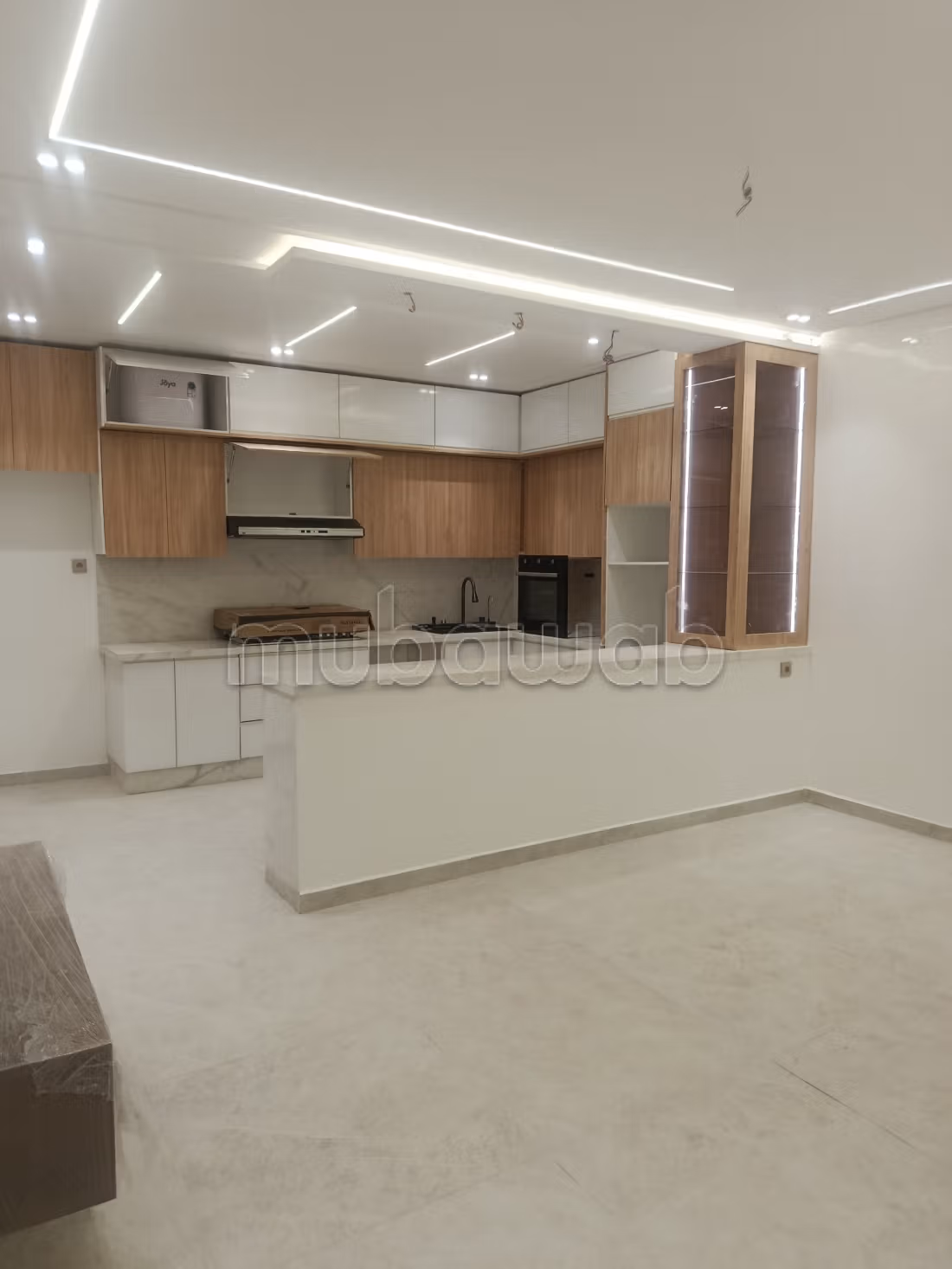Bel appartement à vendre à Mhamid. Surface totale 130 m². Porte blindée et résidence sécurisée