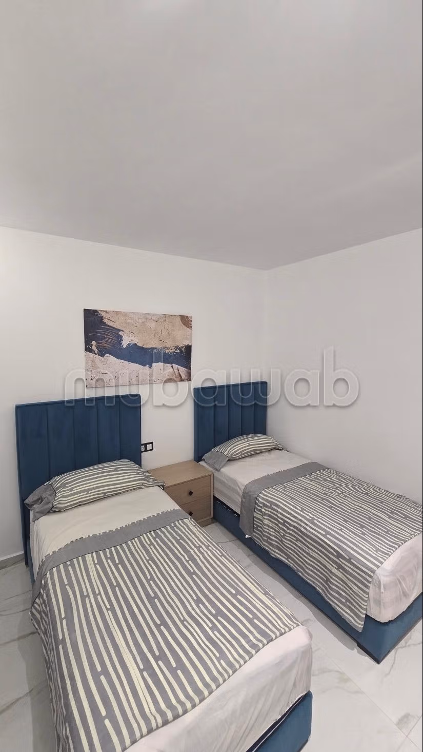Bel appartement en location à M'Diq. Surface de 80 m². Meublé