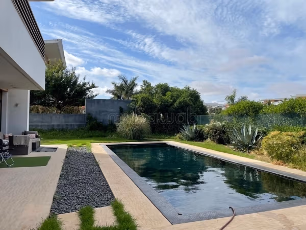 Superbe villa à louer à Ville Verte Vide 5 chambres agréables. Piscine et cheminée