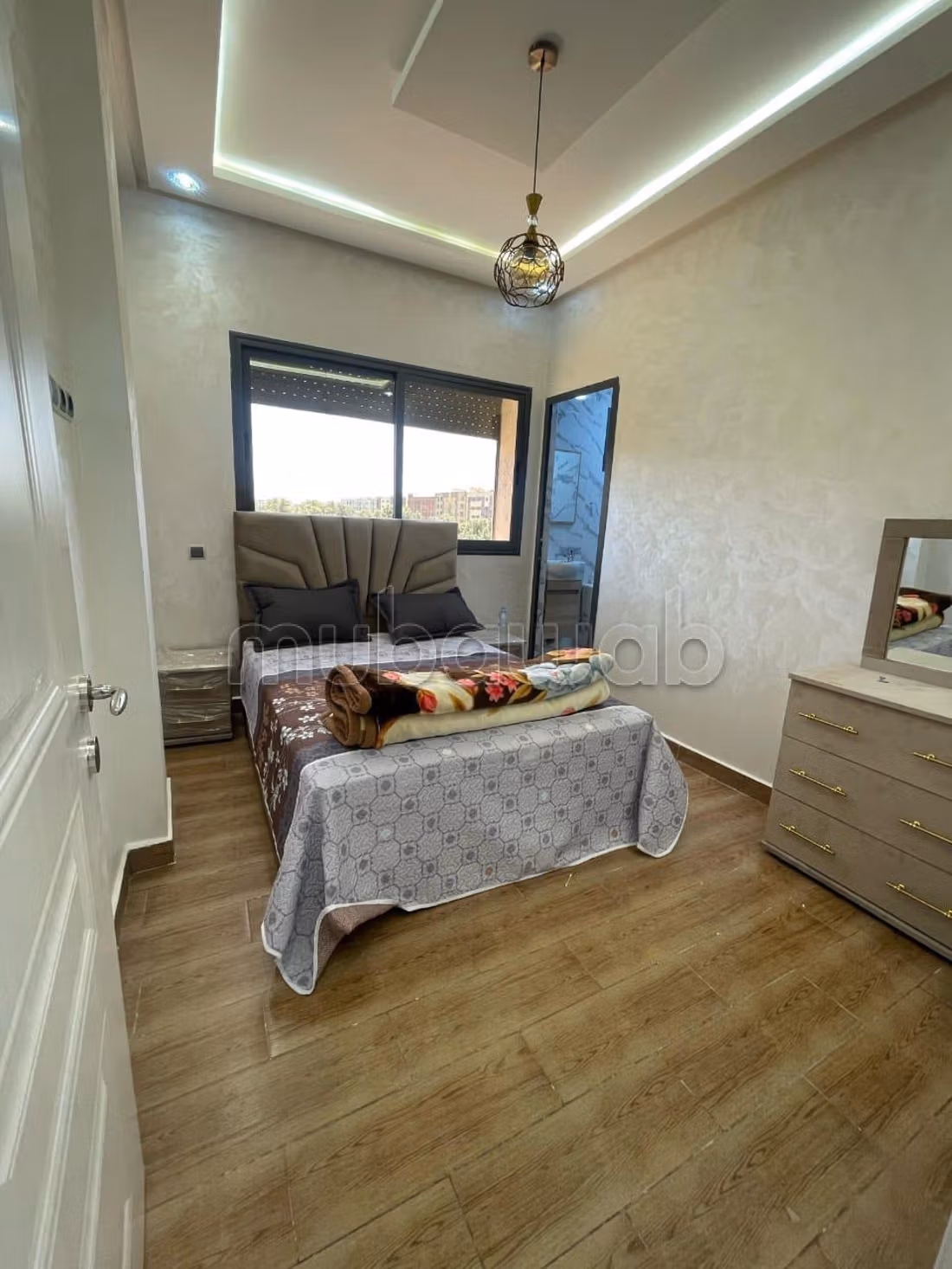 Bel appartement à louer au centre-ville. 2 belles chambres. Meublé