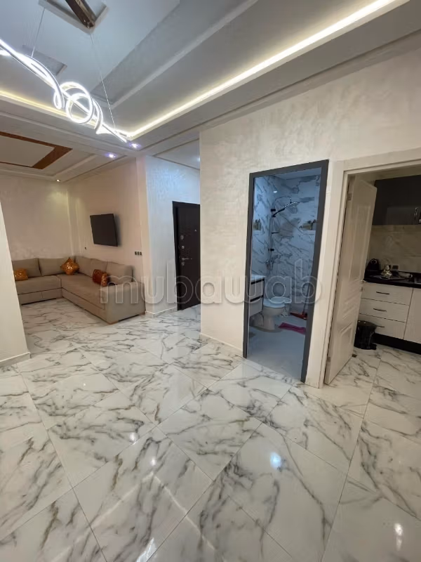 Bel appartement à louer au centre-ville. 2 belles chambres. Meublé