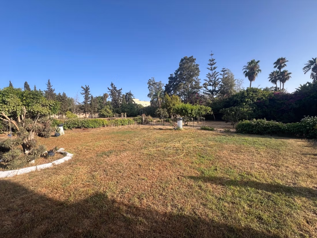 Splendida villa in vendita a Harhoura. Superficie 3333 m². Bella terrazza e giardino