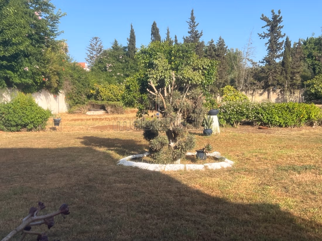 Splendida villa in vendita a Harhoura. Superficie 3333 m². Bella terrazza e giardino