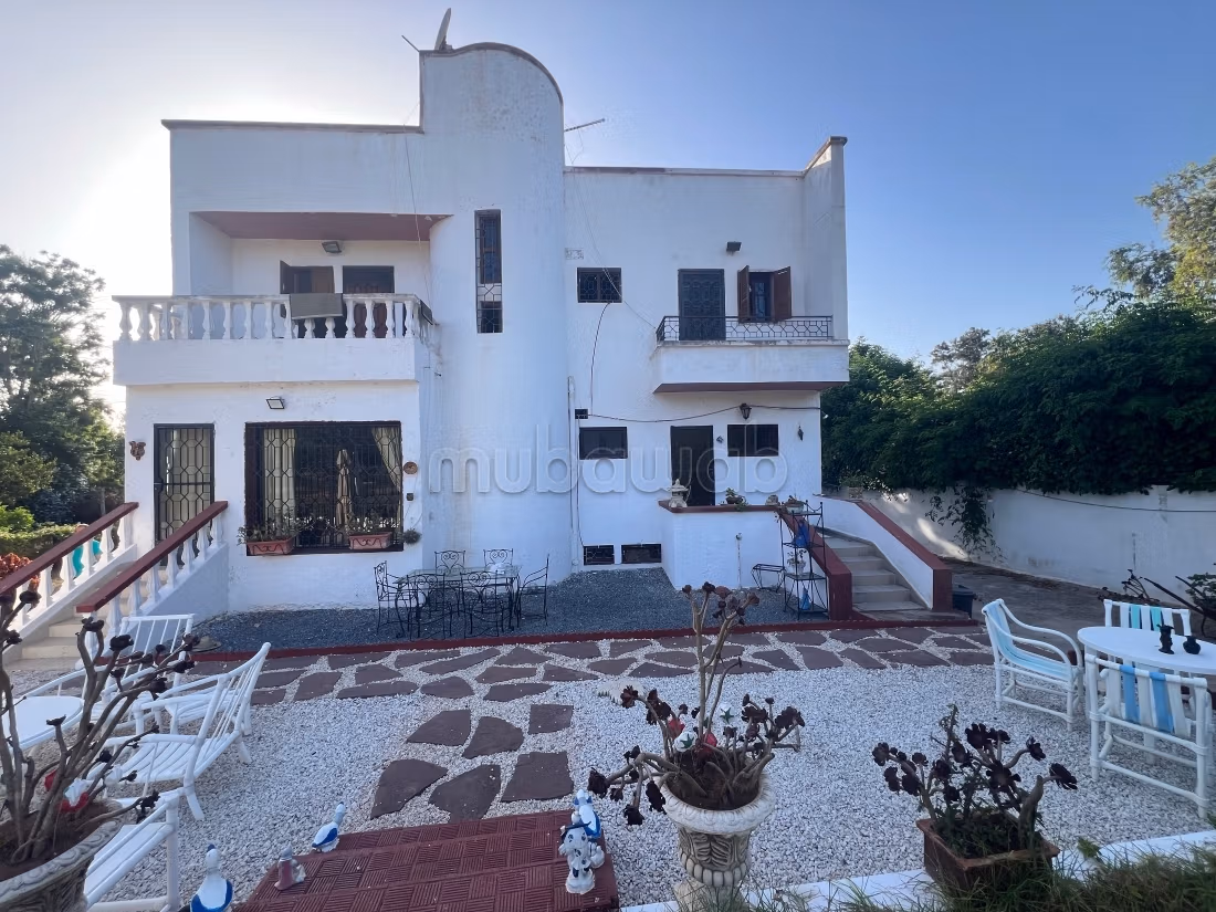 Splendida villa in vendita a Harhoura. Superficie 3333 m². Bella terrazza e giardino