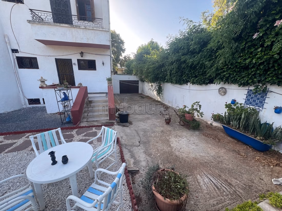 Splendida villa in vendita a Harhoura. Superficie 3333 m². Bella terrazza e giardino