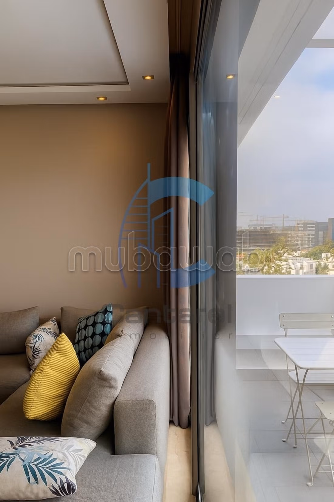 Superbe studio meuble en location cil — 2