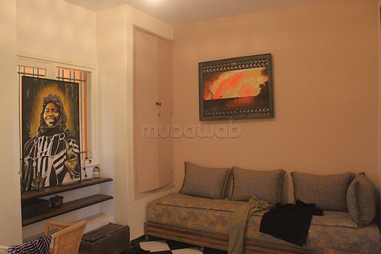 Empty villa for vintage lovers