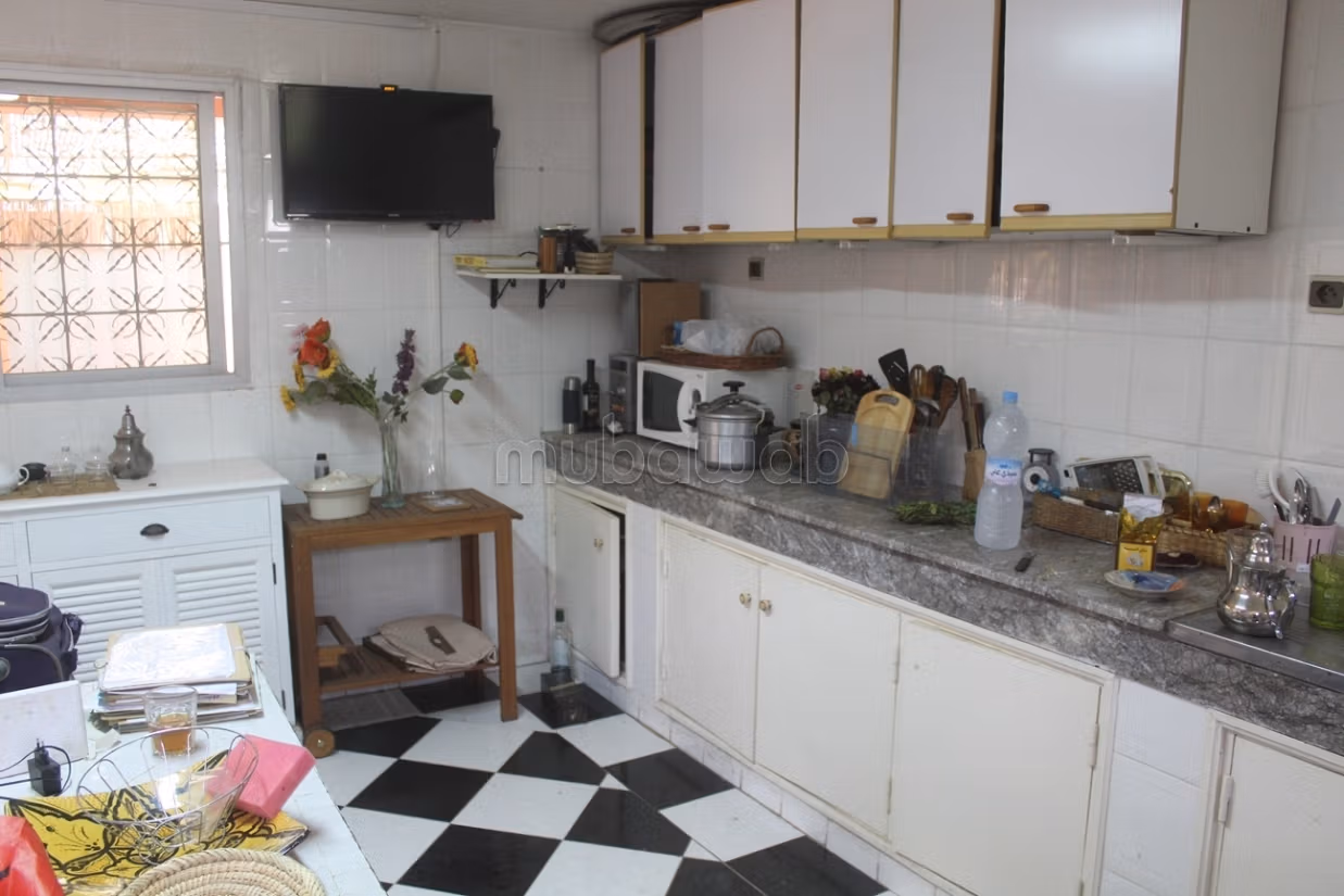 Empty villa for vintage lovers