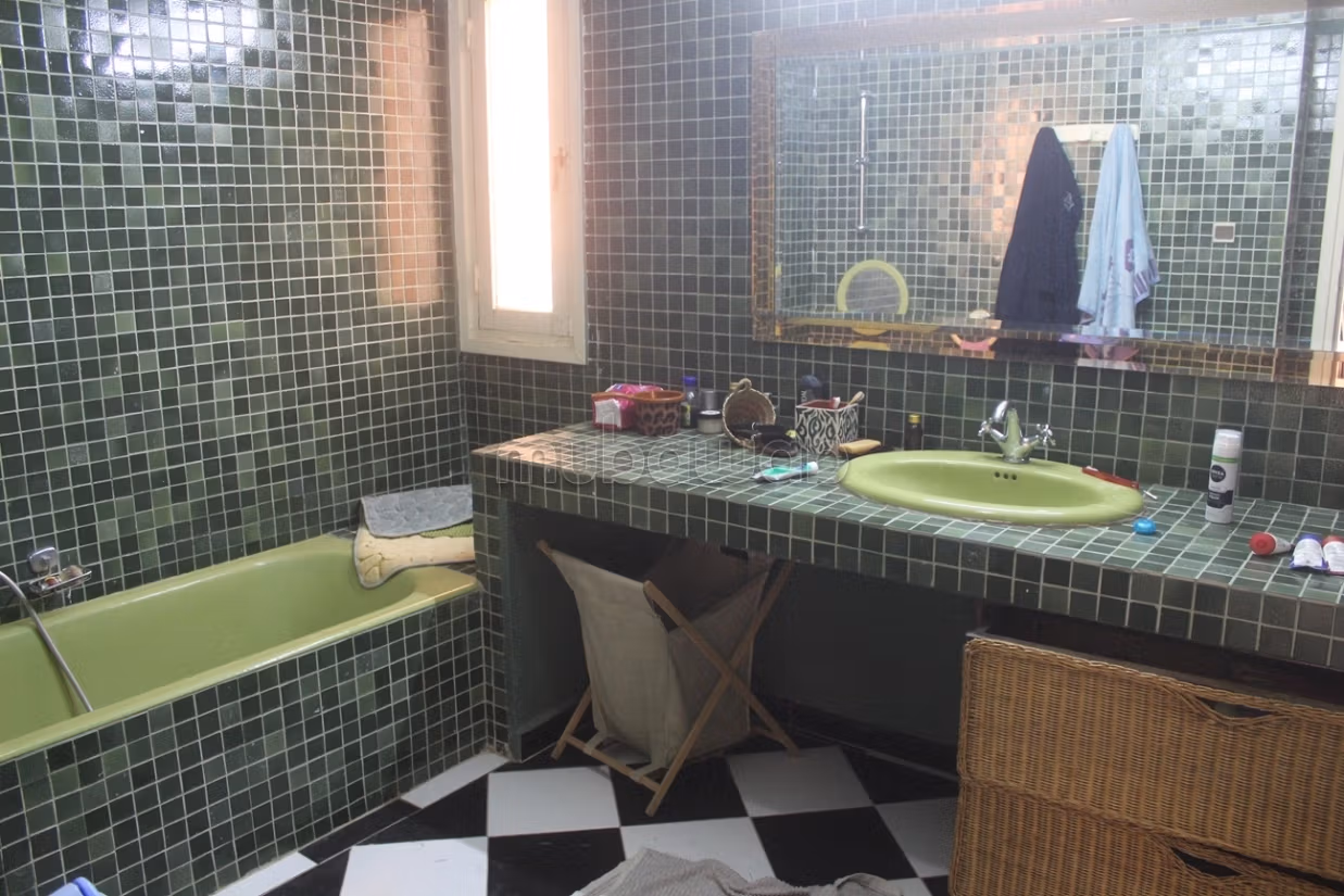 Empty villa for vintage lovers