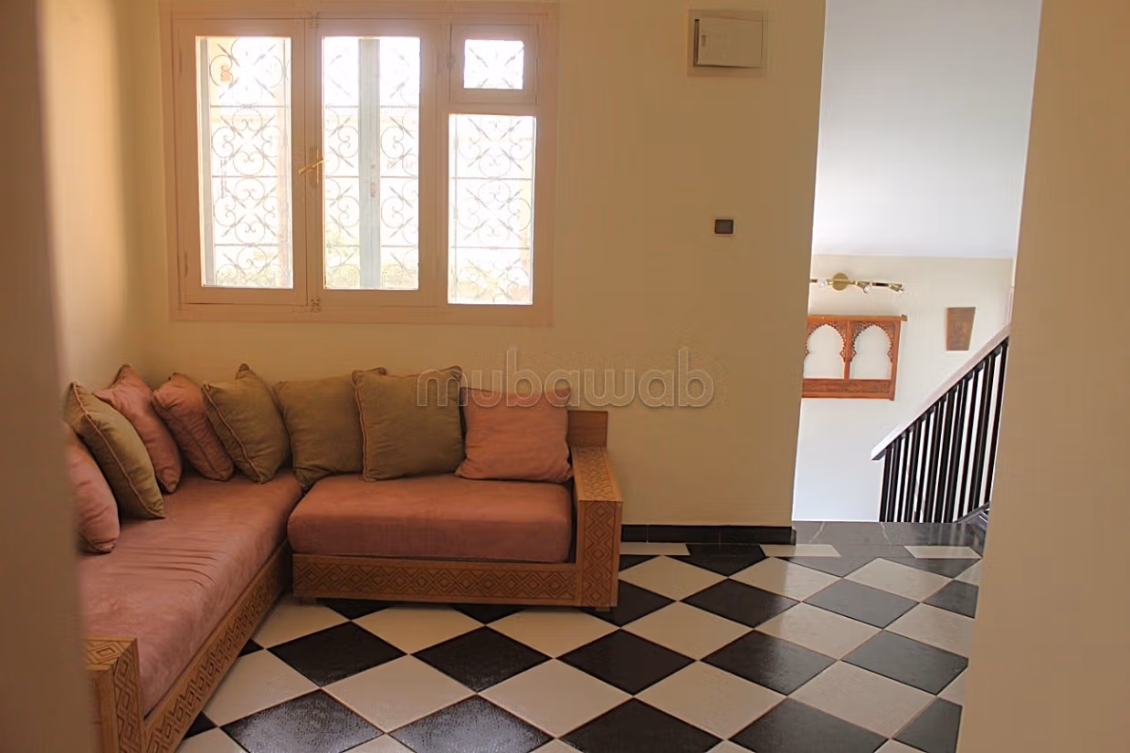 Empty villa for vintage lovers